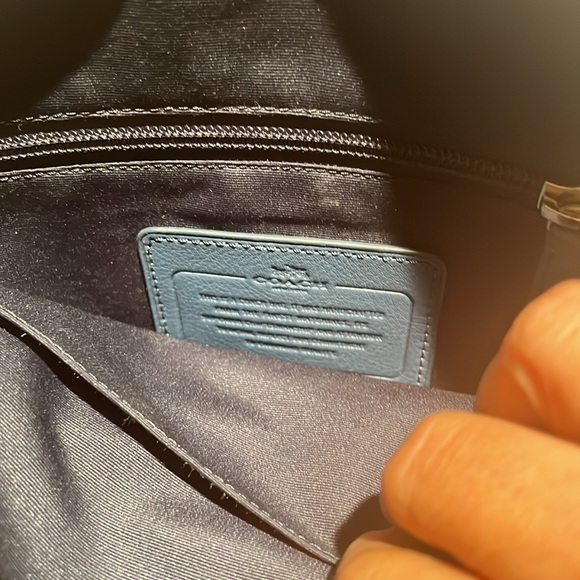 Cross body Coach bag in excellent condition. - Picture 5 of 9
